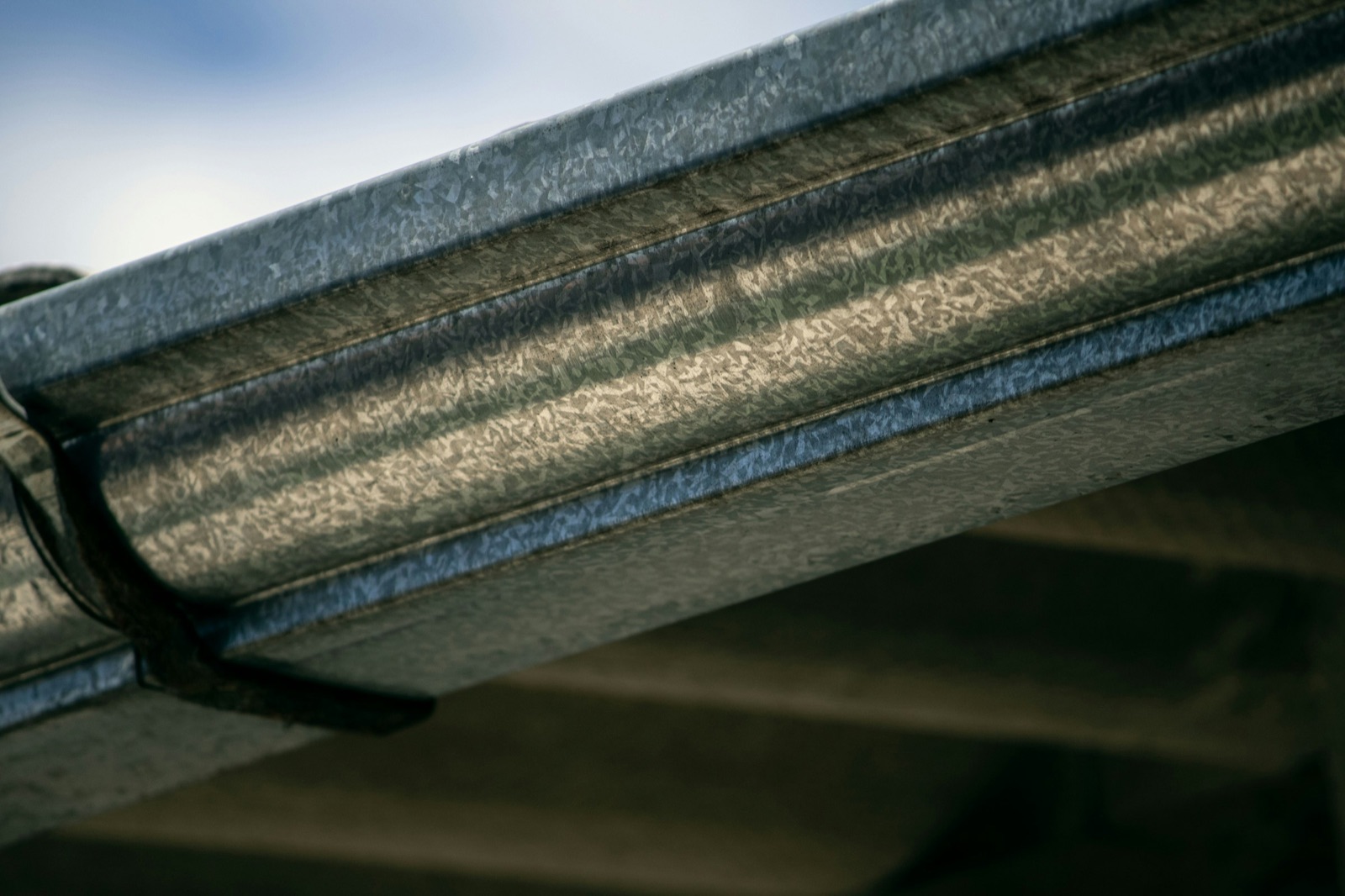 Eavestrough / Gutters — Oscar Roofing